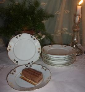  9 assiettes ancienne 19ème, porcelaine blanche et or
