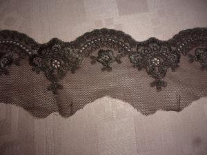 Beau tulle brun vintage rebrodé
