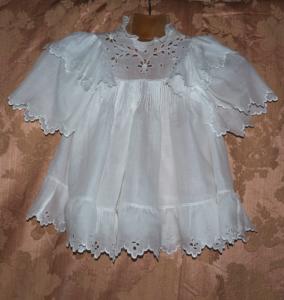 jolie petite robe ancienne , enfant, bébé, poupée, brodée main