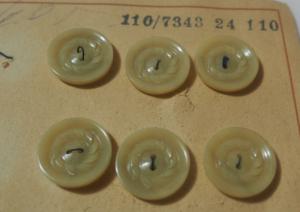 6 petits boutons anciens