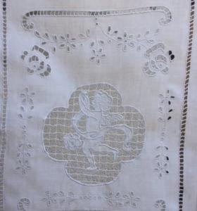 petit rideau, belle broderie ancienne main , ange