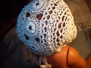 Petit bonnet ancien bébé, en dentelle d'irlande