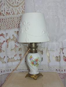  JOLI PIED DE LAMPE ANCIEN MOTIFS DE FLEURS ET D IRIS