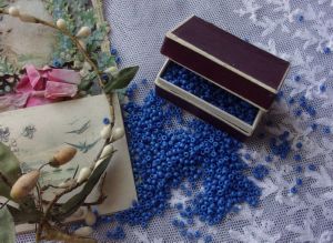   LOT DE PETITES PERLES ANCIENNES bleues
