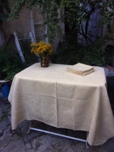   service de table ancien , monogramme B, jaune doux