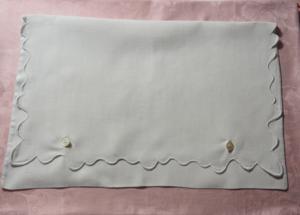 Jolie pochette ancienne en lin , lingerie, rangement ,