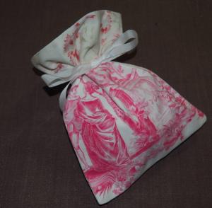 petite pochette en tissus anciens (toile de Jouy ) pour emballage cadeau, herbes , lavande , etc ...., doublée