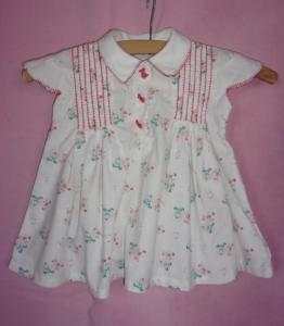 Adorable petite robe enfant , tissu Pinocchio, poupée
