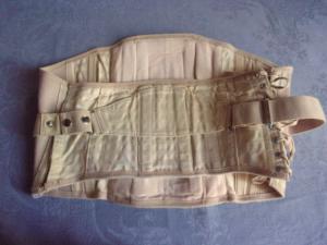 Corset ancien ou vintage avec laçage pour collection ou document