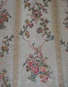 Très beau tissu ancien fleuri , document