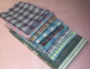 Un lot de tissus anciens , quadrillés , écossais,* * patchwork, créations textiles
