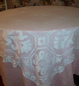  DESSUS DE TABLE ANCIEN OU NAPPE EN FILET