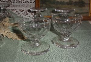  2 JOLIES PETITES COUPES A CERISES ANCIENNES EN CRISTAL 