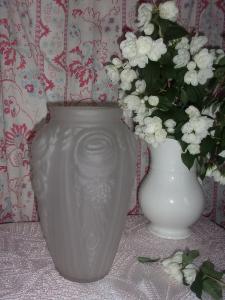 TRès grand vase ancien , motifs de fleurs...art-déco