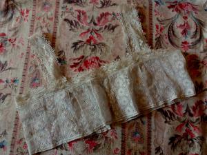 Fin haut de chemise ancien, en dentelle, BUSTIER