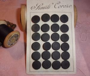 8 boutons noirs anciens en corozine,  1900