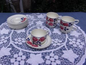 5 charmantes tasses anciennes " rose rouge "