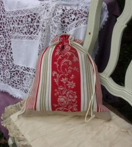 sac tous usages, en tissus anciens  , toiles à matelas, rouge