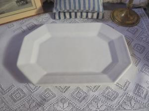 Plat blanc ancien , 19 ème , grosse porcelaine blanche