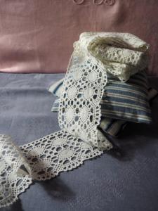 large dentelle ancienne