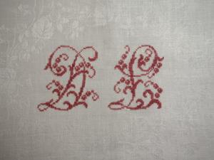 grand monogramme ancien DL sur serviette