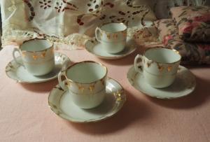 4 tasses anciennes fin 19 ème/1900, porcelaine blanche et dorure