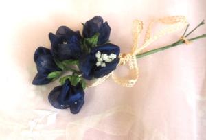 Petit bouquet de fleurs vintage, chapeau poupée, déco