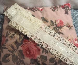 dentelle ancienne, fin galon ancien dentelle et broderie