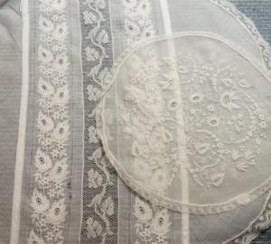 2 fines et belles broderies anciennes de fond de coiffes pour récupération