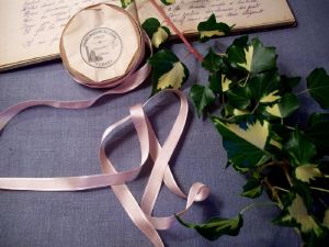 FIN RUBAN ANCIEN MAUVE SOYEUX, 2 mètres