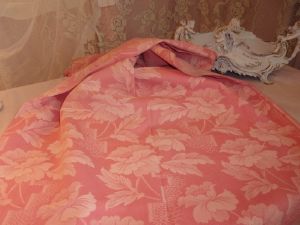 BELLE TOILE A MATELAS ANCIENNE FLEURIE  ROSE