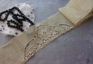 SUPERBE BRODERIE ANCIENNE SUR TULLE POUR CHEMISE