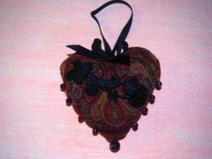 Petit coussin de porte ou pique-épingles en cachemire ancien, COEUR