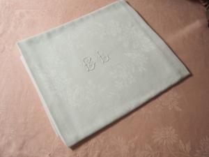 Monogramme ancien BL sur grande belle serviette