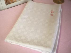 Nappe ancienne en damassé