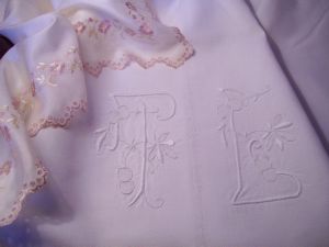 DRAP ANCIEN en lin , GRAND MONOGRAMME TL