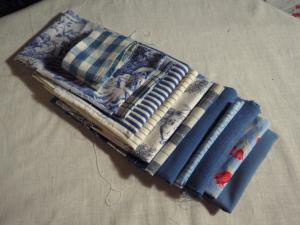 Lot de tissus anciens bleus pour patchwork ou scrapbooking