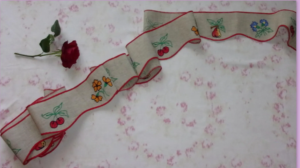 charmante bordure d'étagère ancienne art déco **brise-bise , cuisine déco, fleurs, fruits