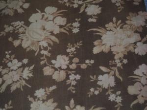 " rare tissu ancien , 19 ème, fleurs et instruments de musique..................../E/
