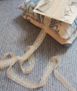 Très fine dentelle ancienne , 3,40 mètres