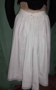 Réservé AC  Grand jupon ancien  19 ème , costume régional, dentelle, jupon de travail