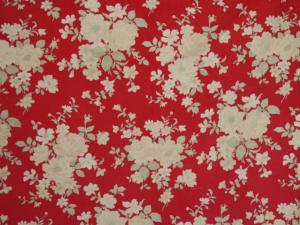 Tissu ancien , roses et fleurs " jaune pâle " sur fond rouge      /E//