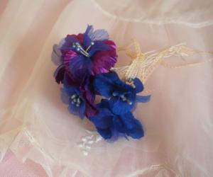 Petit bouquet de fleurs vintage, chapeau poupée, déco