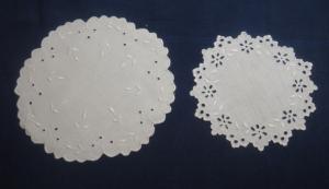 2 jolis napperons anciens brodés main, 