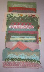 Lot de petits éléments anciens pour créations, scrapbooking, dentelles, tissus, galons
