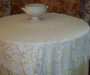   NAPPE ANCIENNE EN FILET ET FRANGES