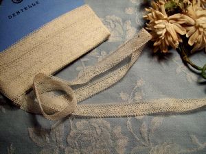  FINE DENTELLE ANCIENNE, 2,50 mètres