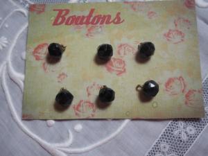 6 boutons noirs anciens en verre à facettes