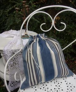 sac tous usages, en tissus anciens  , toiles à matelas, bleu