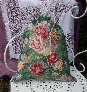 sac tous usages, en tissus anciens , jolies fleurs